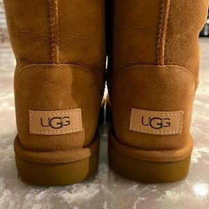 UGG CLASSICS